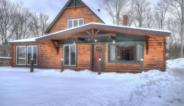 Taylor Farm - Private and adorable new cabin, close to town, and great amenities!