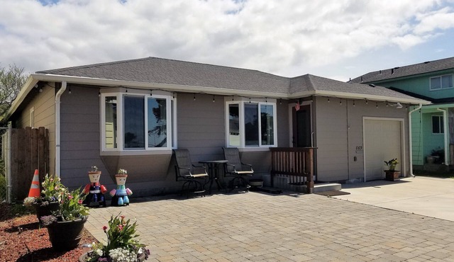 Taylor House, beautiful views of Lighthouse, Ocean and Brother Jonathan Park