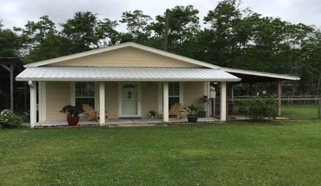 Taylor Ranch Cottage.A retreat in the middle of everything on the Coast!