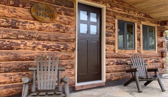 Taylor`s Depot Cabin