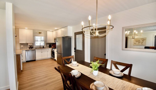 Taylors - 4BR home King Beds HI Speed WIFI Newly remodeled Open Floorplan