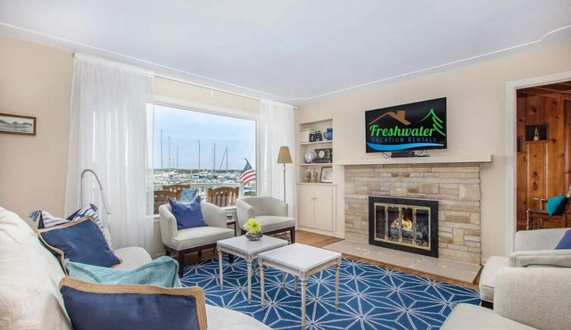 Tazelaar Cottage: Lakefront Bliss-Your Perfect Summer Getaway