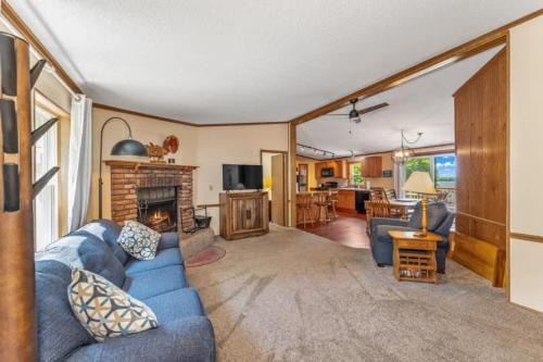 TB-15 Thunder Bay Resort Cabin15