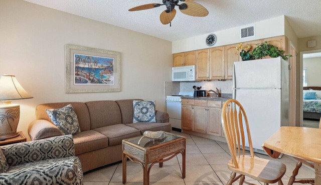 TB10: Beautiful Madeira Beach 1 Bedroom 2nd Floor