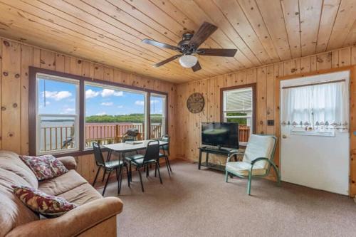 TB6 Thunder Bay Resort Cabin 6