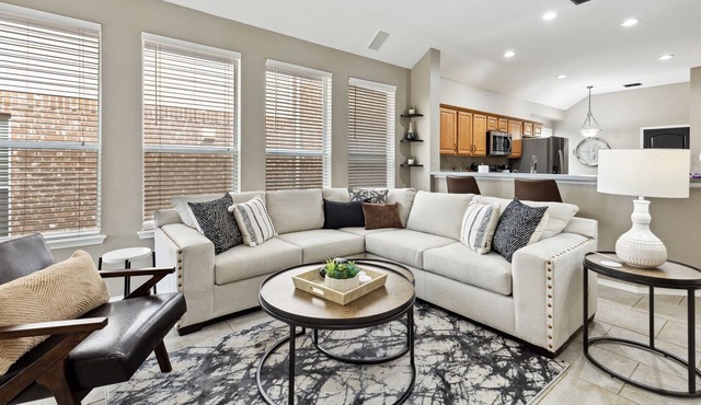 TCH - 3BR/2BA Home in Lantana - T2