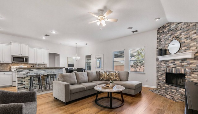 TCH - 3BR/2BA Home in Little Elm - FR