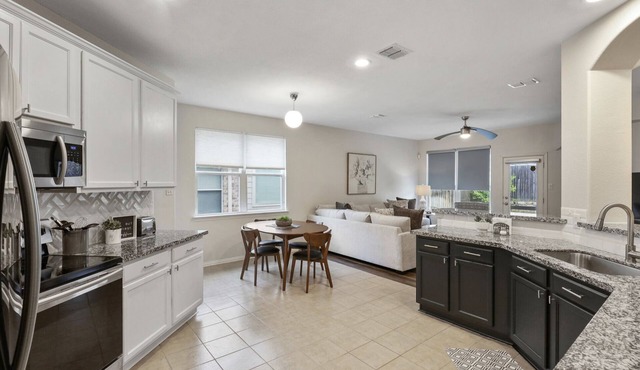 TCH - 3BR/2BA Home in Little Elm - LA