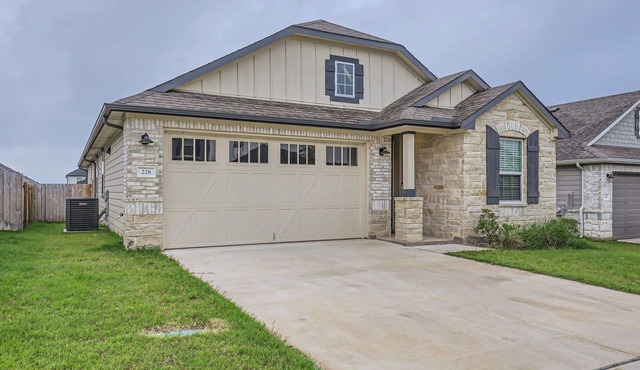 TCH - 4bd/2ba home in Jarrell with Fenced Pet Area