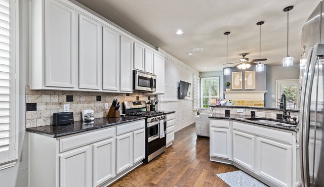TCH - 4BR/3.5BA Home in Lantana - T