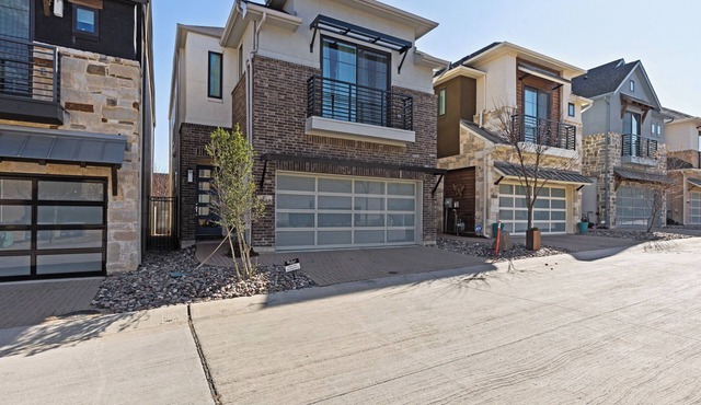 TCH - Charming 3bd/2.5ba home in Dallas w/Office