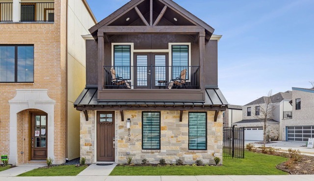 TCH - Spacious 3bd/2.5ba in Dallas with Workspace