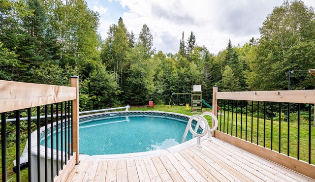 tCOZY COTTAGE - MOUNTAIN VIEW - HEATED POOL - Long term stays only