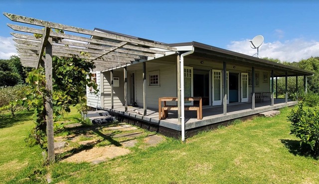 Te Kaha home in private setting, close to the sea and close to the Kereu River.