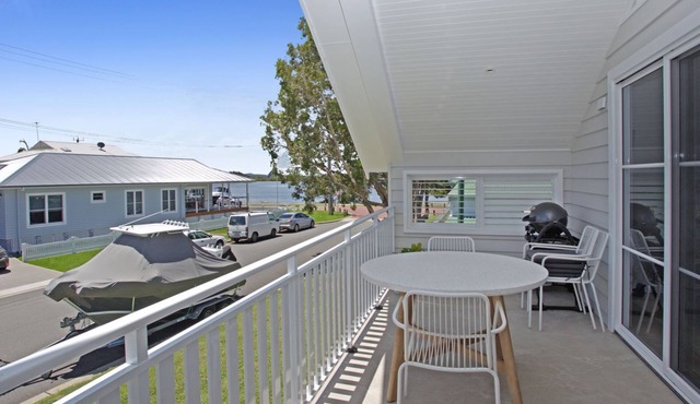 Tea Gardens Loft - Boutique Accommodation