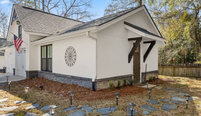 Teacup Cottage in the Heart of Historic Summerville