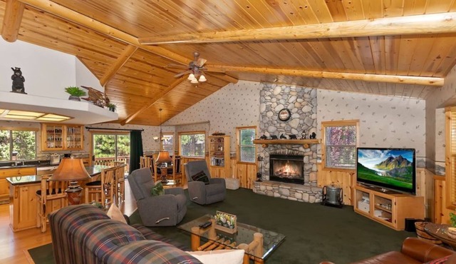 Teakwood Cozy Wood Cabin w/Fireplace & Hottub