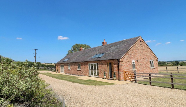 TEAL COTTAGE, pet friendly, luxury holiday cottage in Melton Mowbray