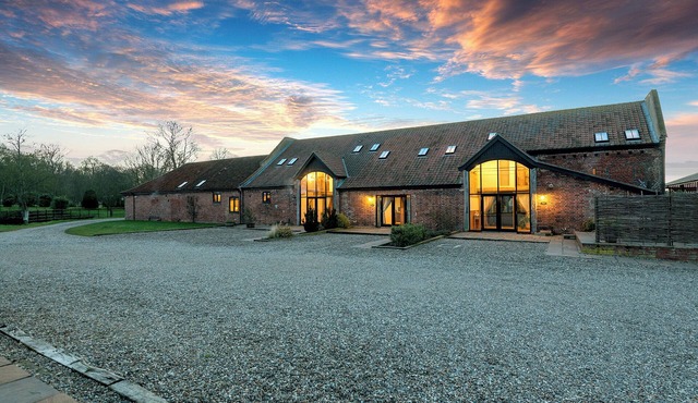 TEAL, pet friendly, character holiday cottage in Wheatacre