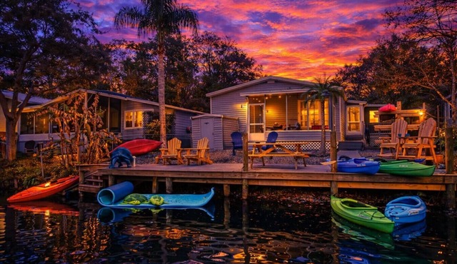 Teal Turtle, Swim Mat, Kayaks, Fire Pit! PET FRIENDLY - Weeki Wachee River!
