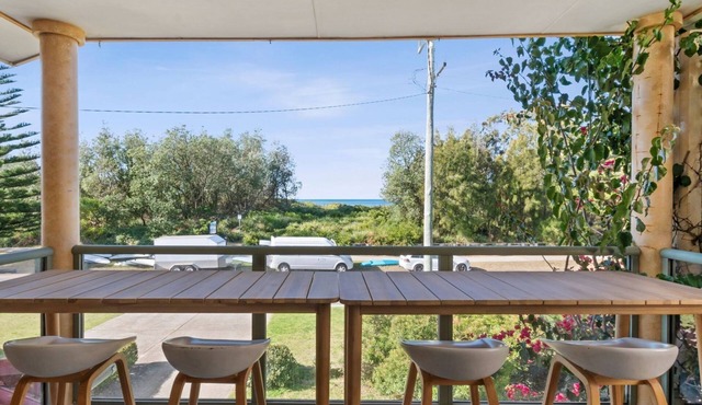 Ted's at Broulee - walk to the beach