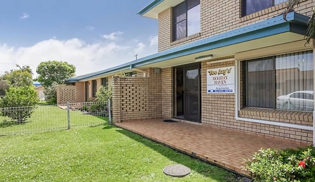 Tee Jays is an air-conditioned ground floor two bedroom unit, central to Sawtell