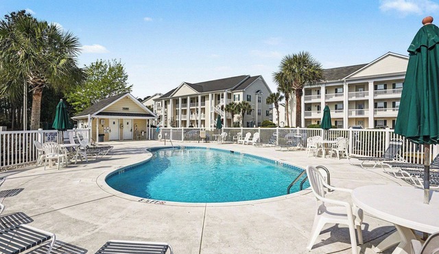 Tee Time Retreat- Pool Access + Premier Golf