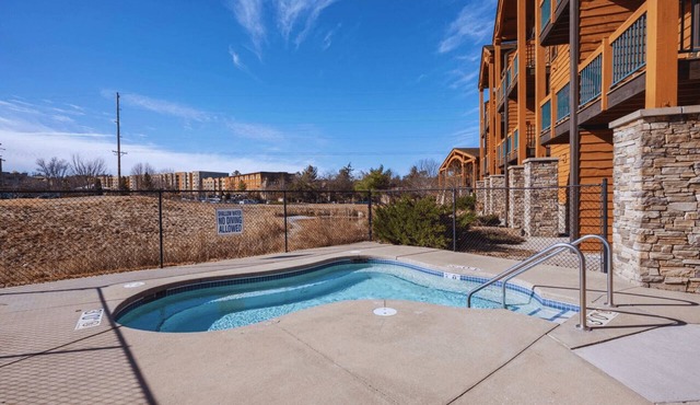 Tee Time Terrace - Cozy Family Condo near Attractions. Pet Friendly!