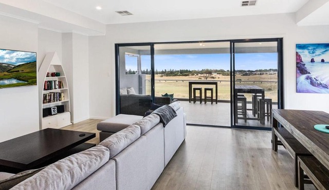 Tee Two on Troon - 21/30 Troon Drive