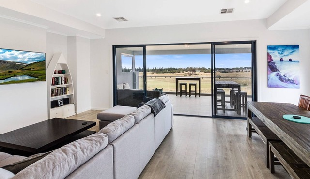 Tee Two on Troon - 21/30 Troon Drive