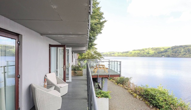 TEGID LAKESIDE - BALA LAKE, romantic in Bala