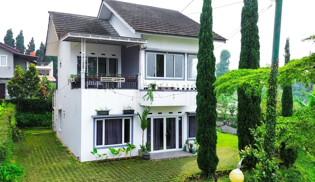 Teh Victory at Vila Istana Bunga Jawa Barat