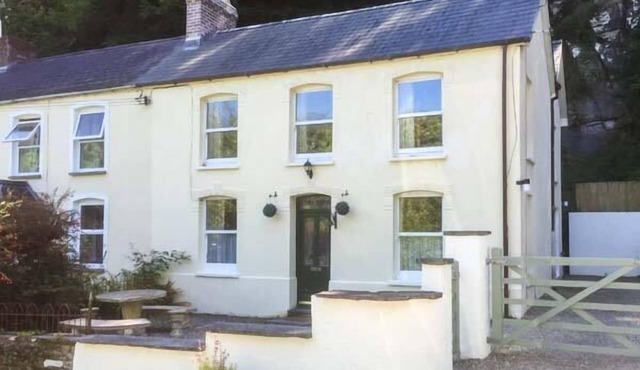 TEIFI HOUSE, pet friendly, country holiday cottage in Cilgerran