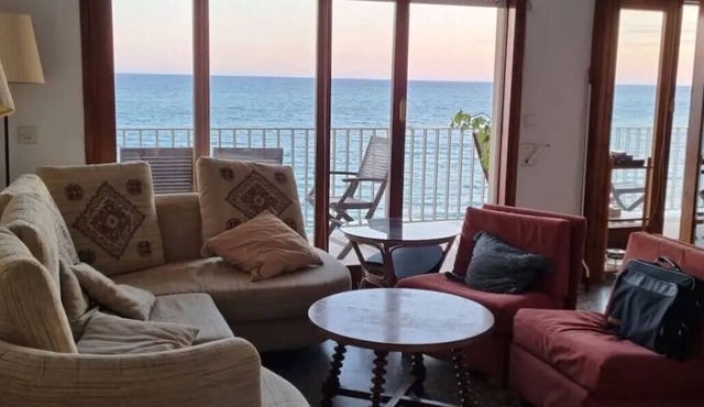 TELEWORK IN FRONT OF THE SEA