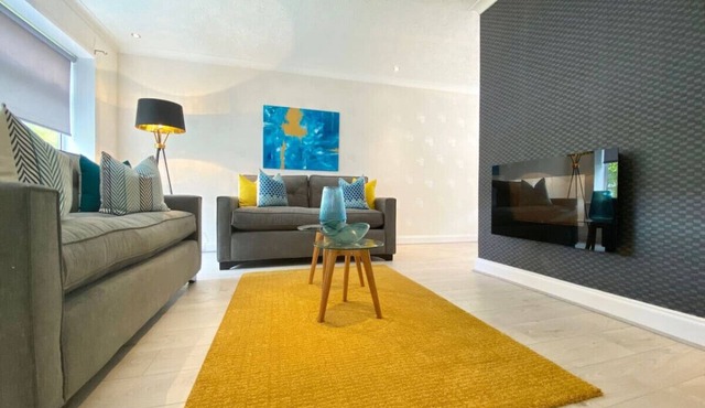 Telford House - spacious semi-detached 3 bed house