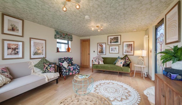 Teller’s Secret Loft House - 2 Bedroom Apartment in Central Bristol by Mint Stays