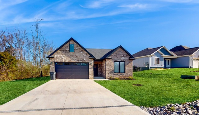 Tellico Village home with pools, tennis courts, grill, firepit, AC