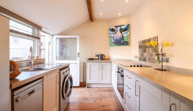 TEMBO'S REST, family friendly, with a garden in Eastry