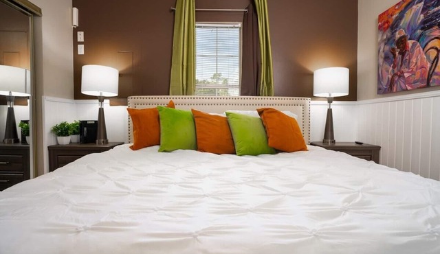 Temp Home King Bed WiFi Jackson St-Hwy 165 W/D