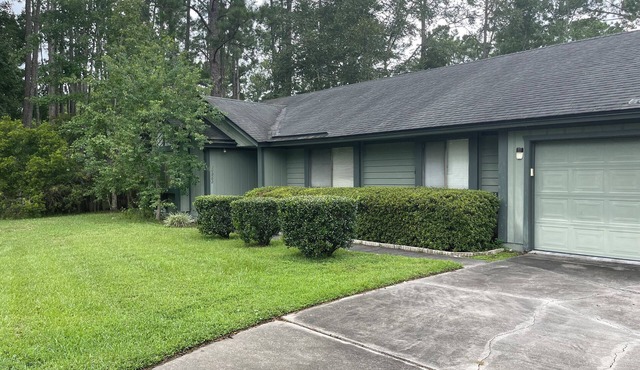 Temp studio apt on lake in Mandarin w WiFi near Mayo, Beach, and St.Augustine