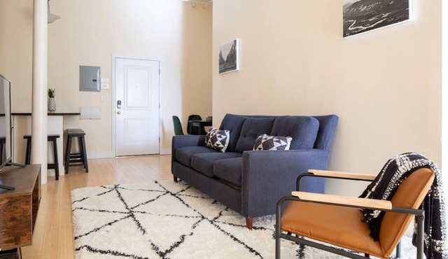 Temp204-4/2 · Downtown Xing | Lots of Light | Monthly Discounts