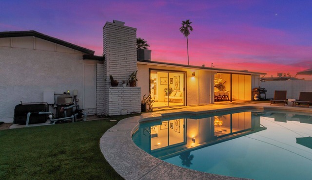 Tempe 4BR Minutes from ASU - Free Heated Pool, Fire Pit & Putting Green