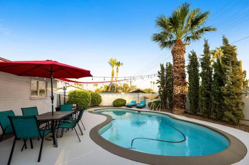 Tempe Delight-Heated Pool, Sport Court & King Beds