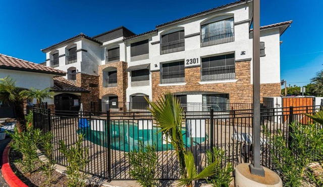 Tempe Studio One bedroom w pool, jacuzzi, gym perfect location PETS ALLOWED