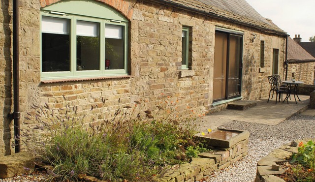 TEMPERANCE CROFT, romantic, with a garden in Chesterfield