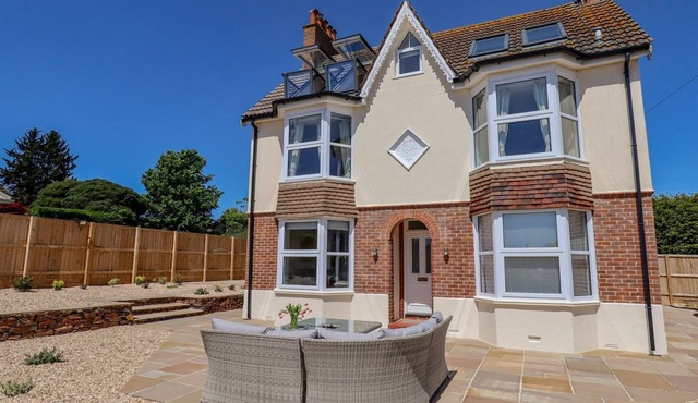 TEMPLE HOUSE, pet friendly, luxury holiday cottage in Sidmouth