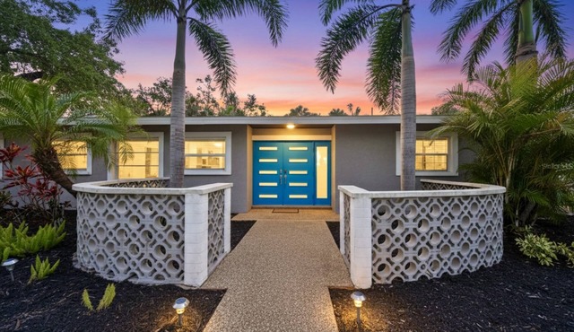 "Temporary Sanity" | Luxe 3BR Home w/Heated Saltwater Pool - Near Siesta Key
