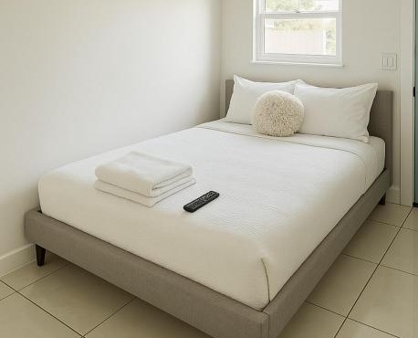 Tempurpedic Queen - Laundry, Parking & EV Charger