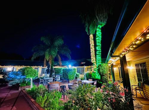 Ten Dollar Town Motel