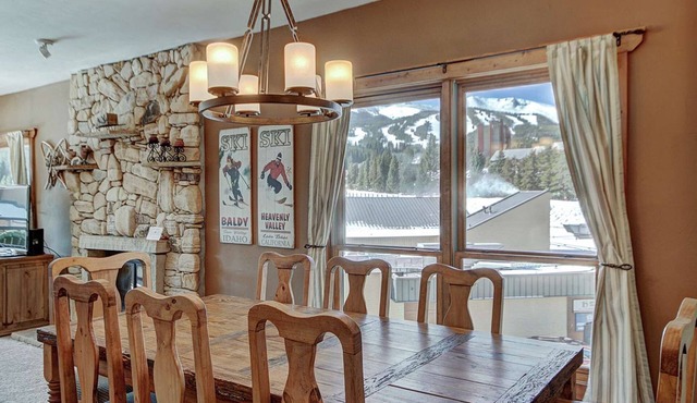Ten Mile Condo - Spacious Ski-In/Out in Breck!